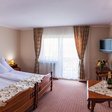 Hotel Europa Kokeltal Albeşti Buitenkant foto