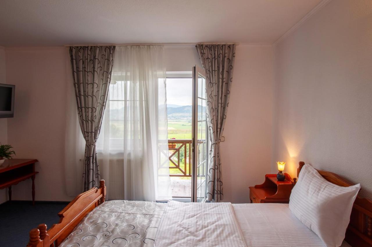 Hotel Europa Kokeltal Albeşti Buitenkant foto