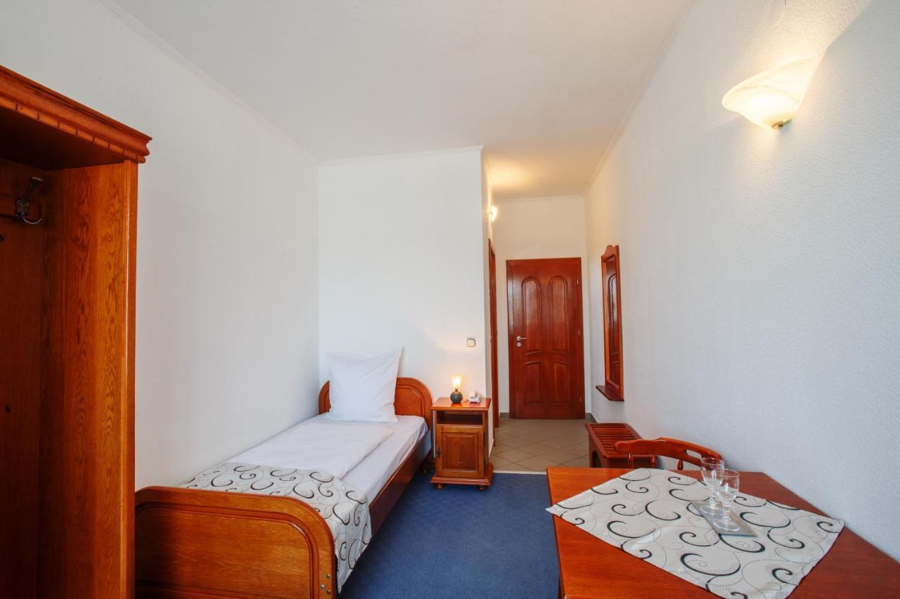 Hotel Europa Kokeltal Albeşti Buitenkant foto
